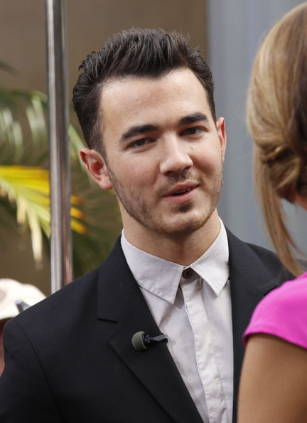Kevin-Jonas-wife-Danielle-Deleasa-married-to-jonas-7