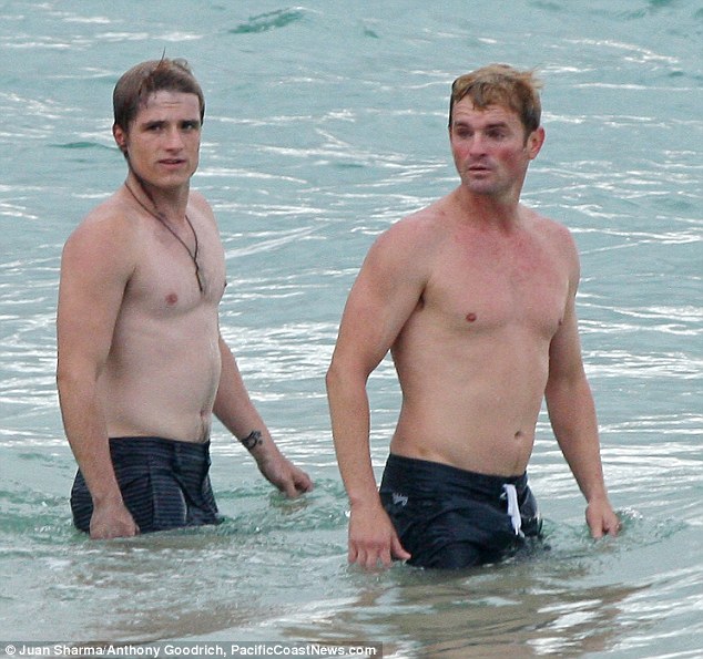 josh-hutcherson-shirtless-4