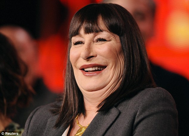anjelica-hutson-puffy-fat-face