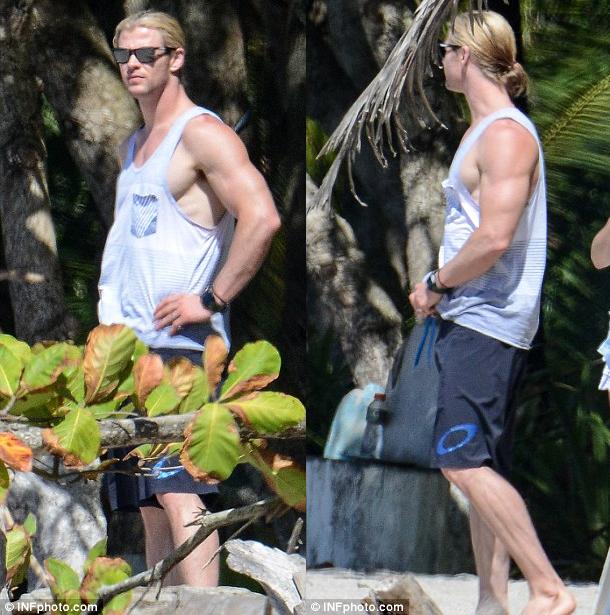 chris-hemsworth-biceps-2
