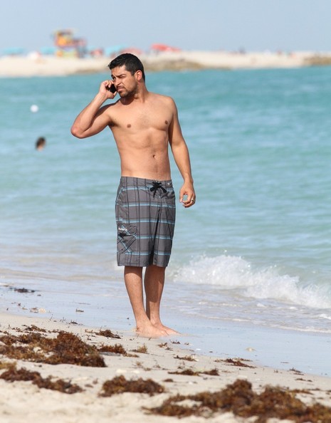 wilmer-valderrama-shirtless-3 wilmer-valderrama-shirtless-3